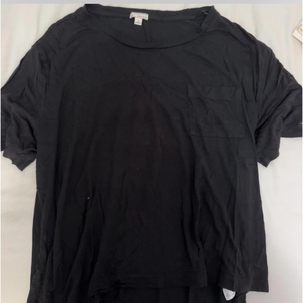 Gap black tee shirt